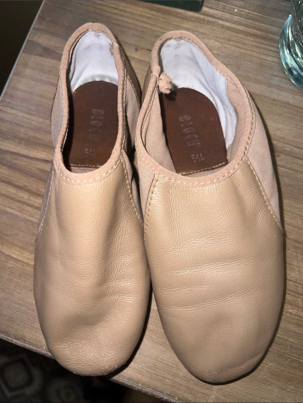 Girls Bloch Tan Leather Slip-On Dance Shoes